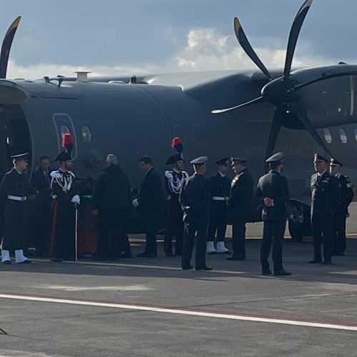 Arrivo Santa Lucia, con volo Aeronautica Militare