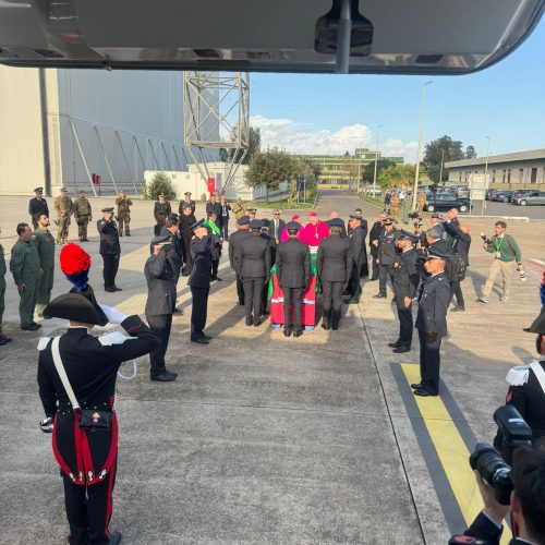 Arrivo Santa Lucia, con volo Aeronautica Militare