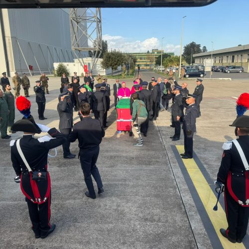 Arrivo Santa Lucia, con volo Aeronautica Militare