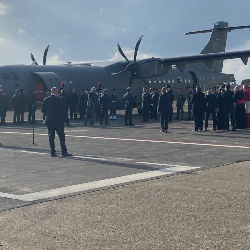 Arrivo Santa Lucia, con volo Aeronautica Militare