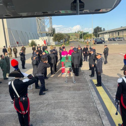 Arrivo Santa Lucia, con volo Aeronautica Militare